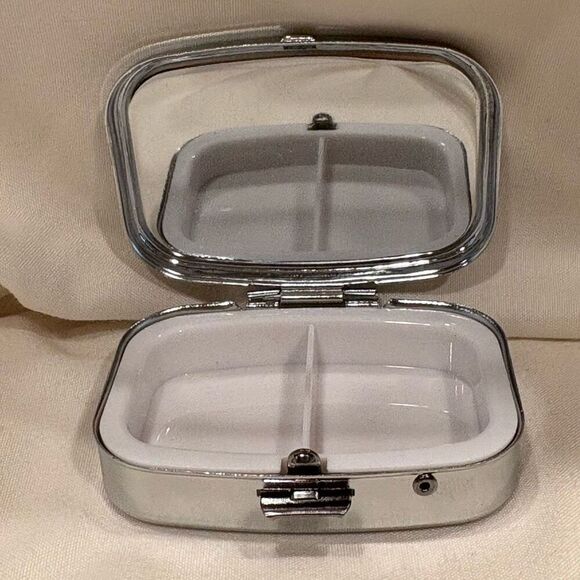 Bee in Stained Glass Window Travel Pill Box 2 Compartment Medicine Pill Case NEW - Picture 5 of 5